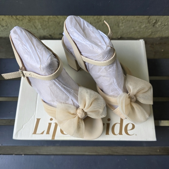 New Life Stride Women's Bow Sandals Beige Block Heels Sz. 6.5W - Picture 2 of 6
